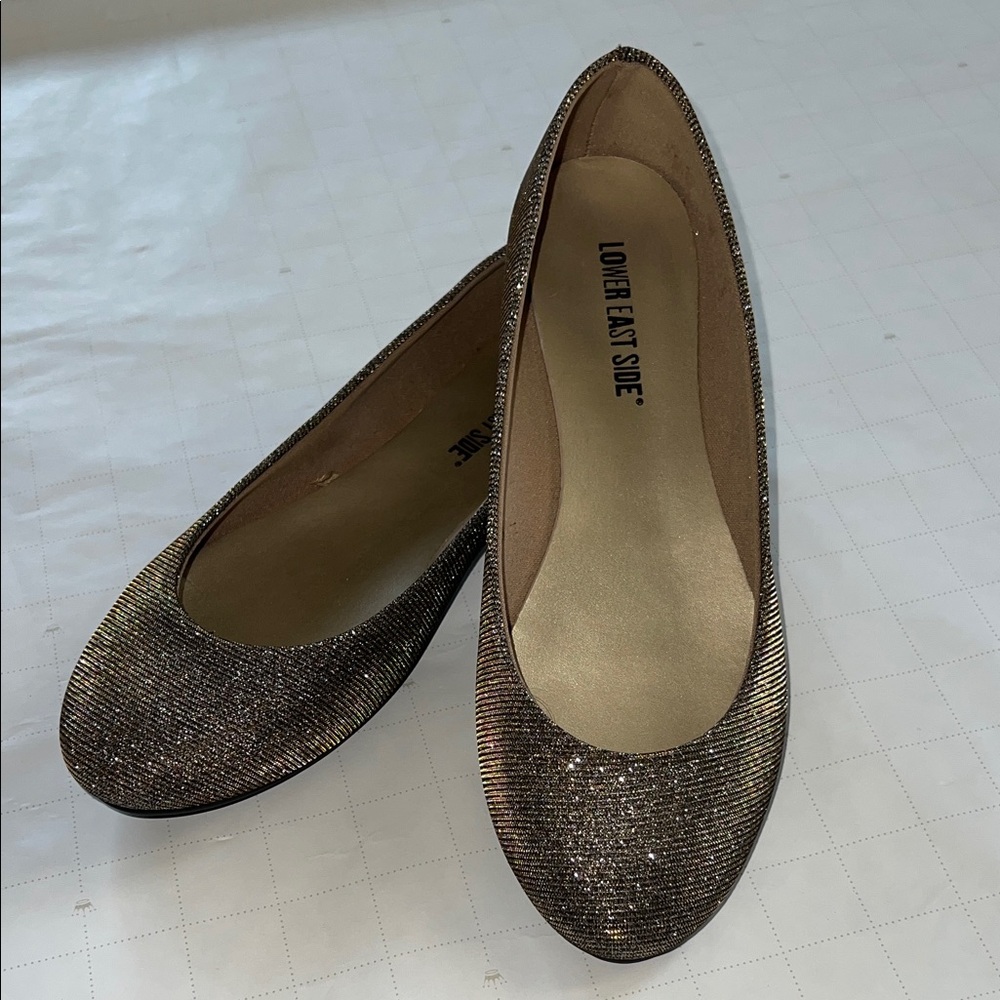 Lower East Side Glitter Gold/Black Flats - Size 7